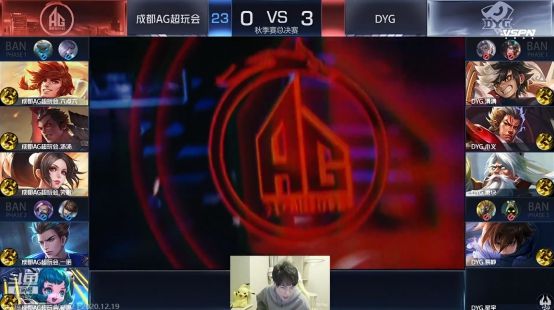 无数球迷走